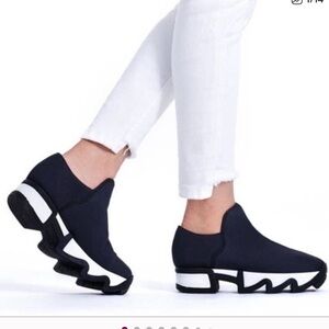 Women’s iRi WES I Black Outline Low Top Sneaker- Size 37.5